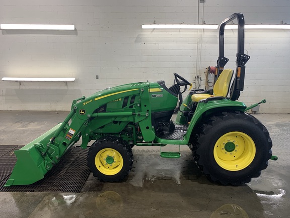  John Deere 3033R