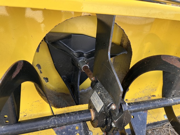 2022 John Deere X370 - Photo30