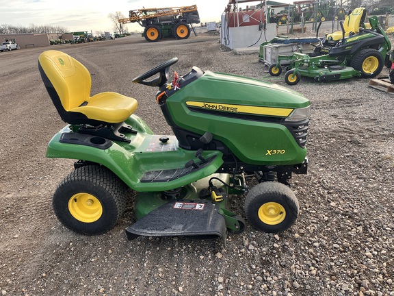 2022 John Deere X370 - Photo4