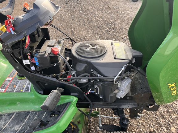 2022 John Deere X370 - Photo17