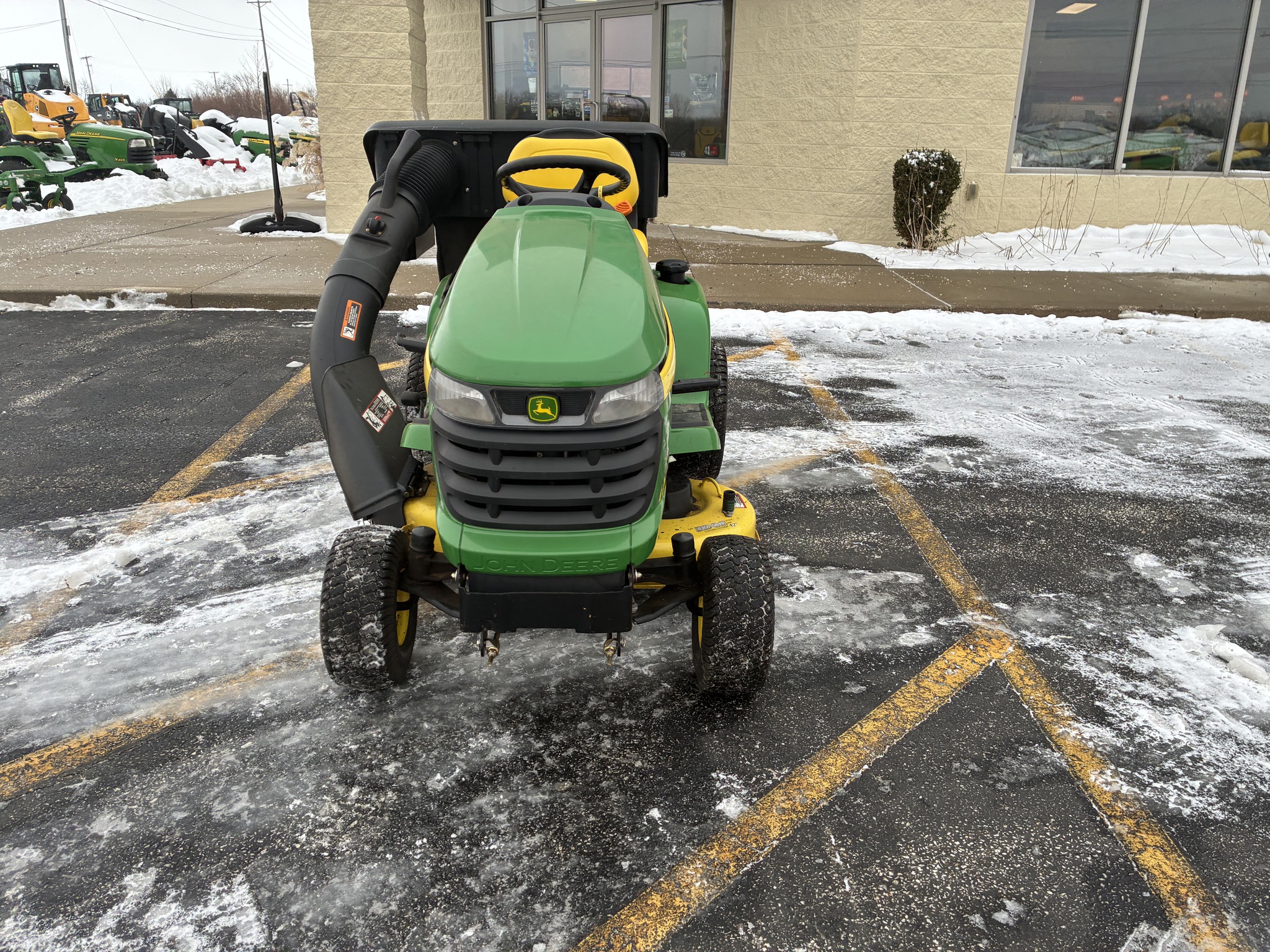 2011 John Deere X304 Image 8