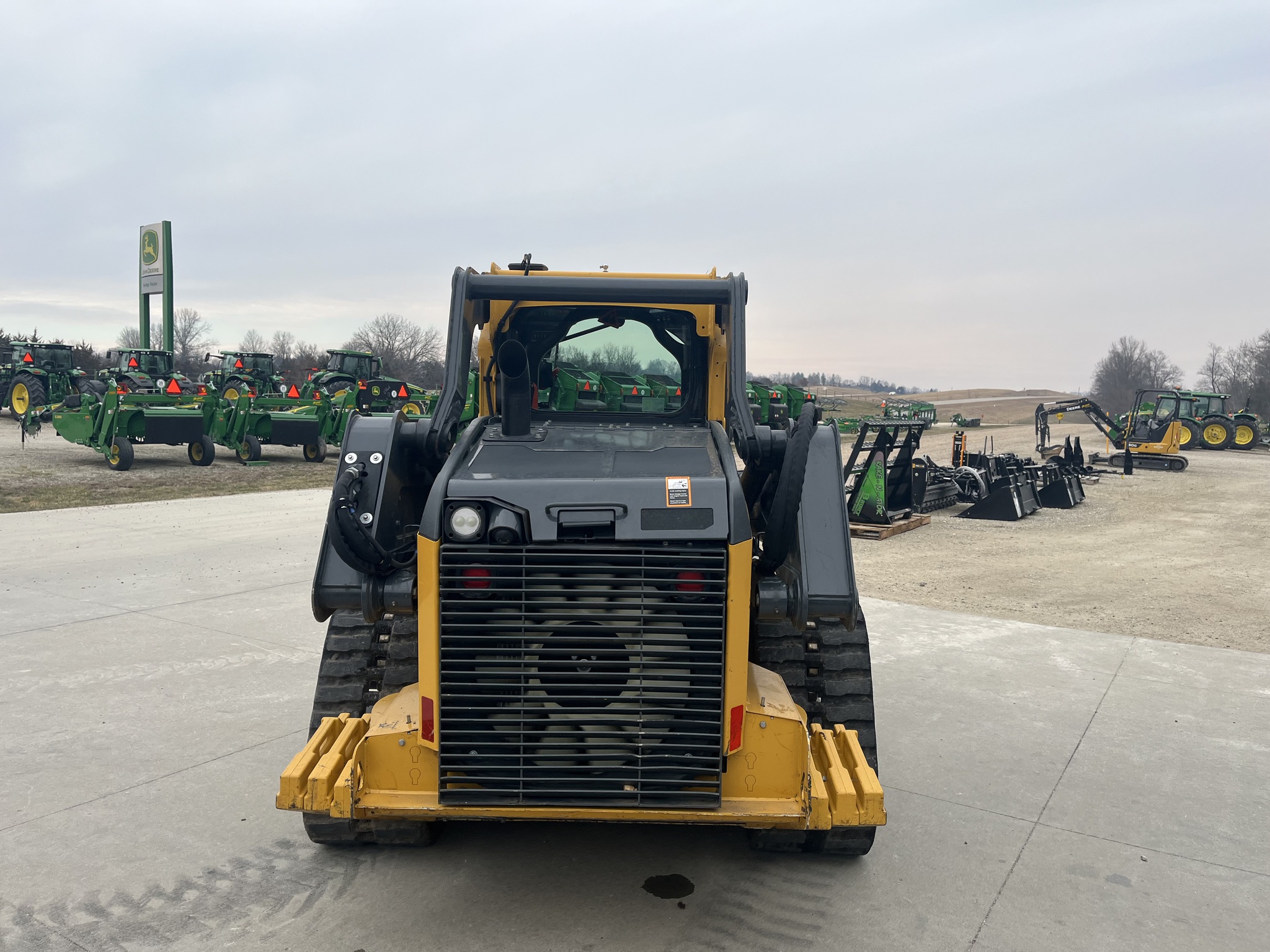  2025 John Deere 325G at Heritage Tractor in Jefferson City, MO