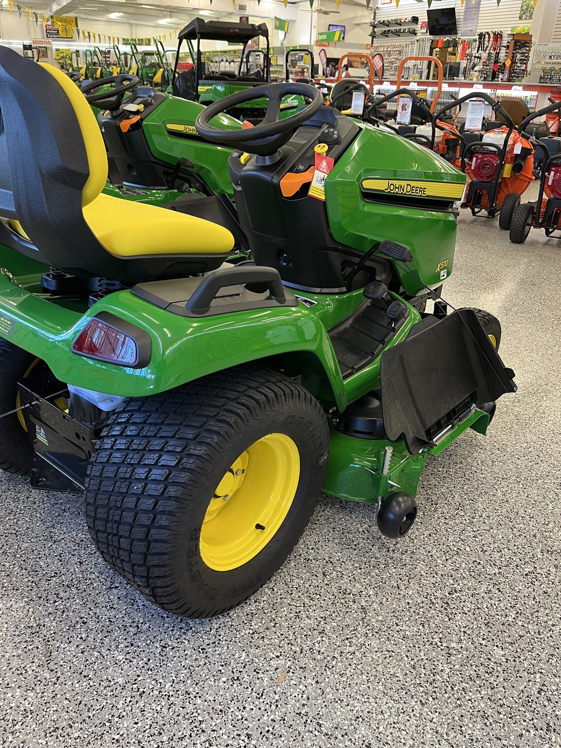 John Deere X570 Image 3