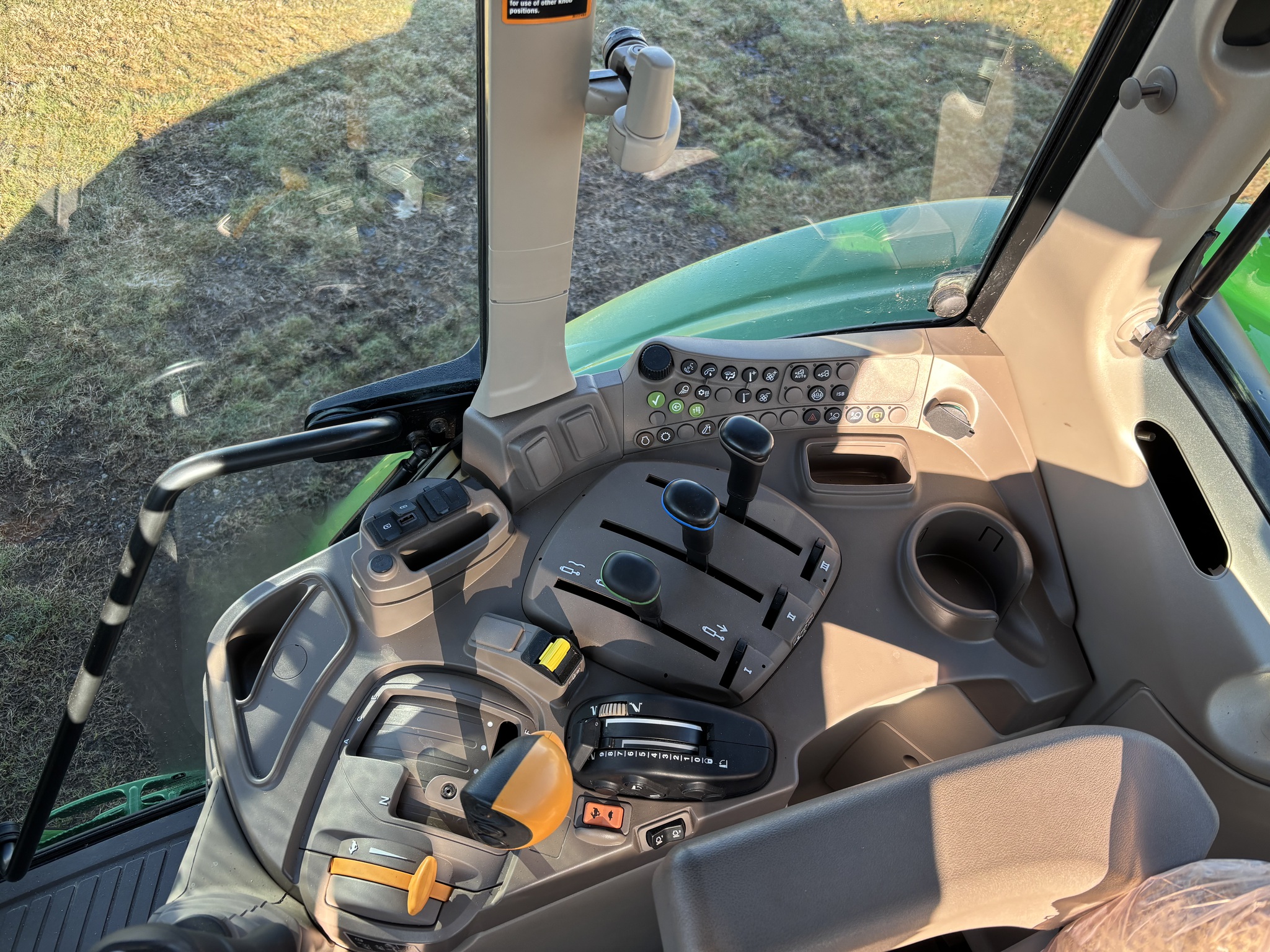 2025 John Deere 6120M Image 28