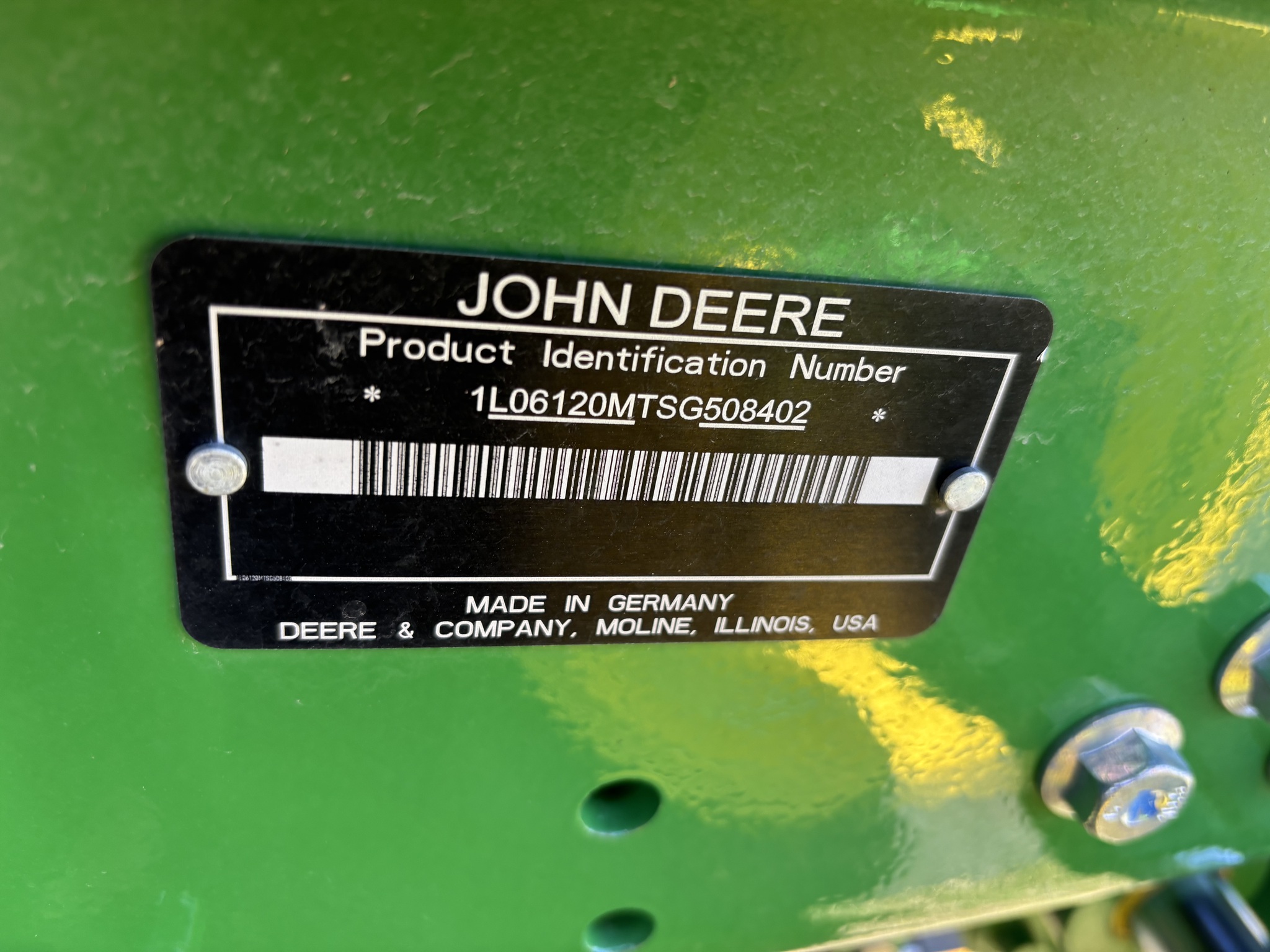 2025 John Deere 6120M Image 30