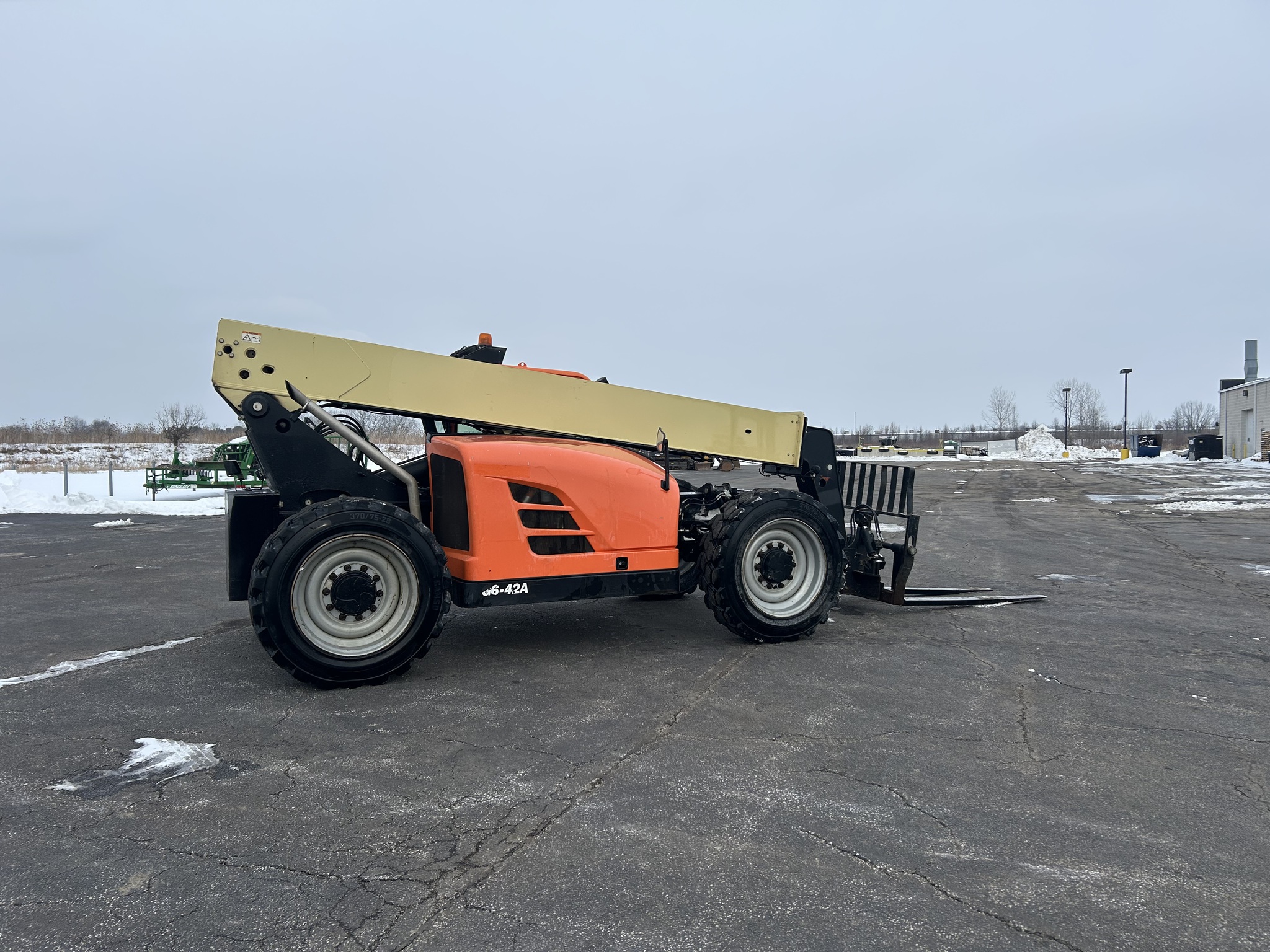 2015 JLG G6-42A Image 3