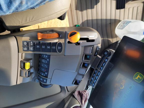 2025 John Deere 8R 410 - Photo13