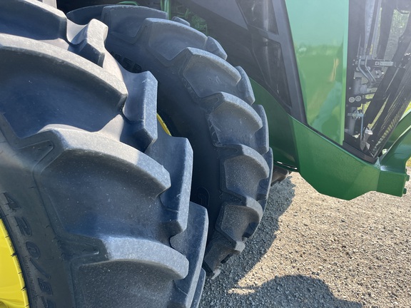 2025 John Deere 8R 410 - Photo14