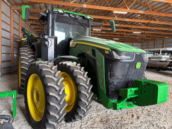 2022 John-Deere 8R 280