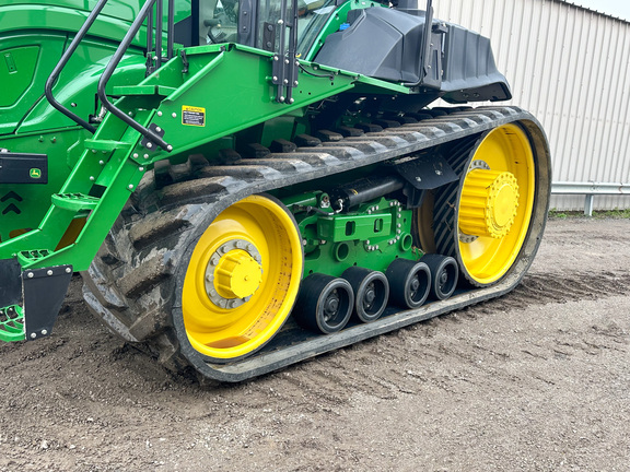 2022 John-Deere 9RT 570