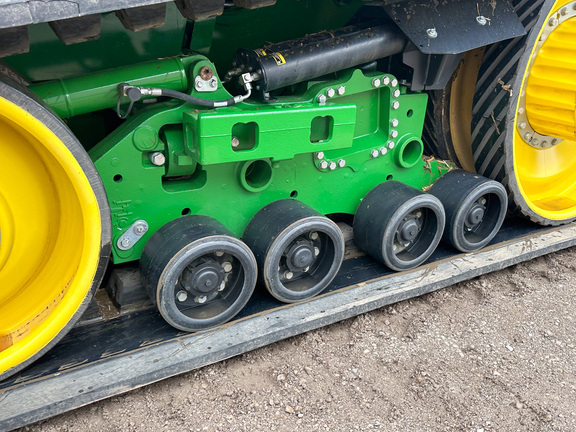 2022 John-Deere 9RT 570