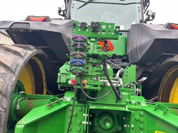 2022 John-Deere 9RT 570