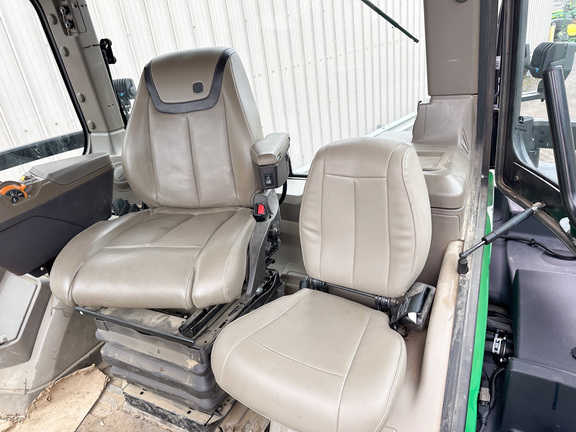 2022 John-Deere 9RT 570