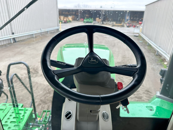 2022 John-Deere 9RT 570