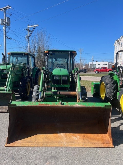 2012 John Deere 5083E Image 8