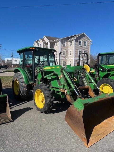 2012 John Deere 5083E Image 5