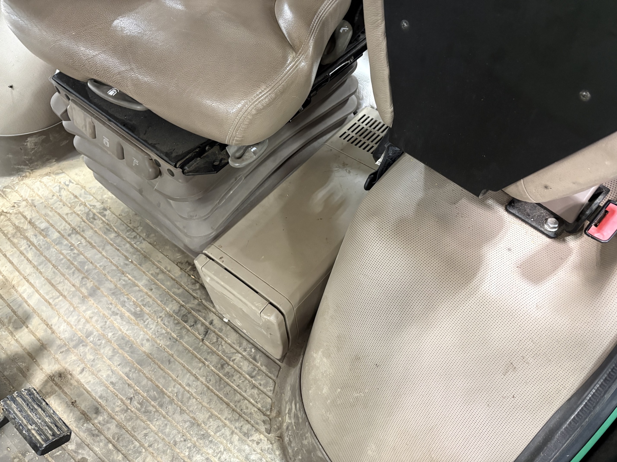 2014 John Deere 8370RT Image 33