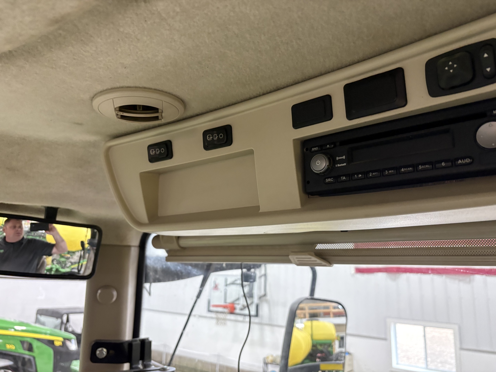 2014 John Deere 8370RT Image 38