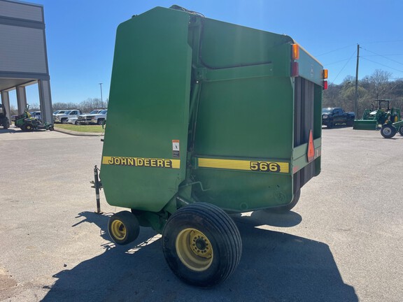 1999 John Deere 566