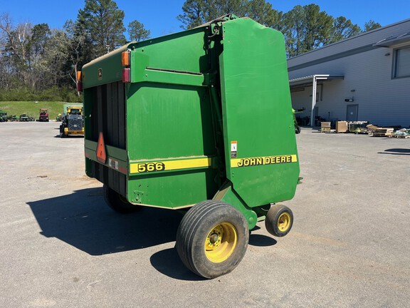 1999 John Deere 566