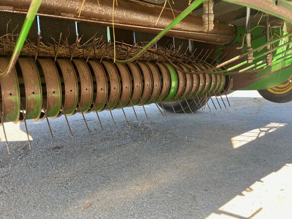 1999 John Deere 566