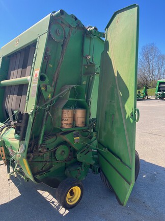 1999 John Deere 566