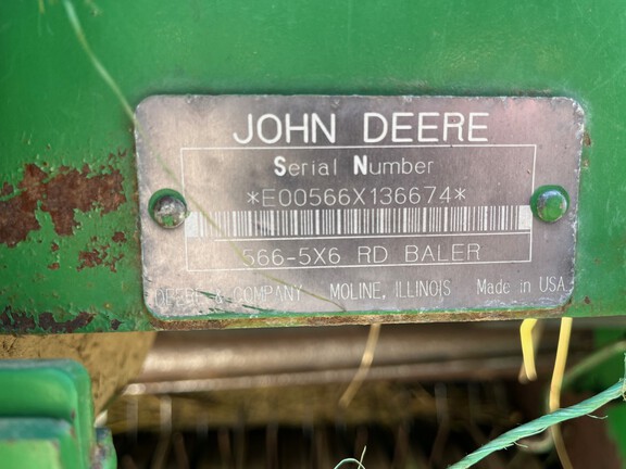 1999 John Deere 566