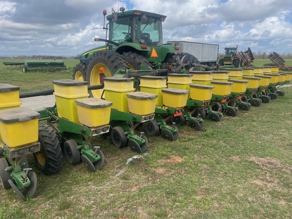 2006 John Deere 1720 Photo 1