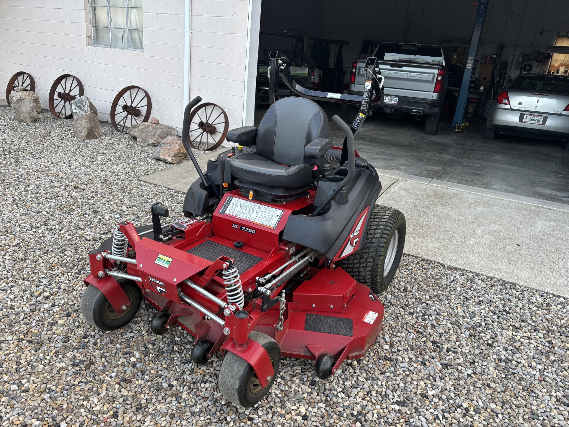 Used 2022 Ferris ISX2200 Zero Turn Mowers at Koenig Equipment in Germantown, OH - PhotoXL0