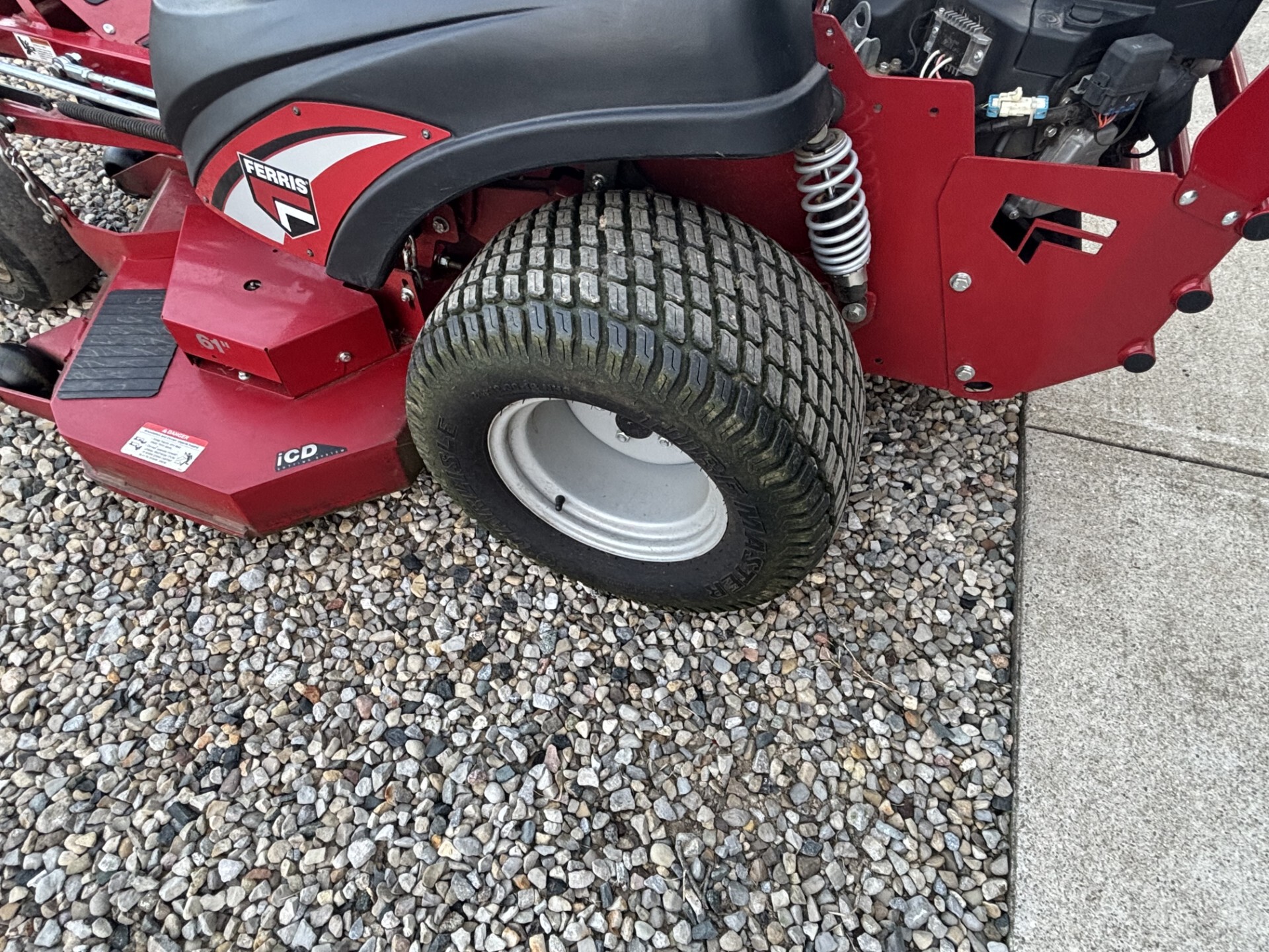 Used 2022 Ferris ISX2200 Zero Turn Mowers at Koenig Equipment in Germantown, OH - PhotoXL9