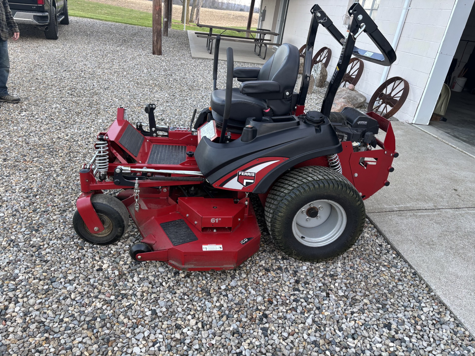 Used 2022 Ferris ISX2200 Zero Turn Mowers at Koenig Equipment in Germantown, OH - PhotoXL2