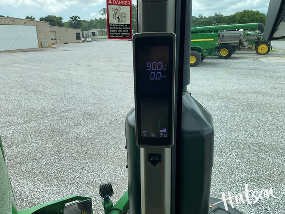 Photo of 2023 John Deere 600R