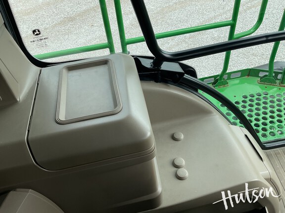 Photo of 2023 John Deere 600R