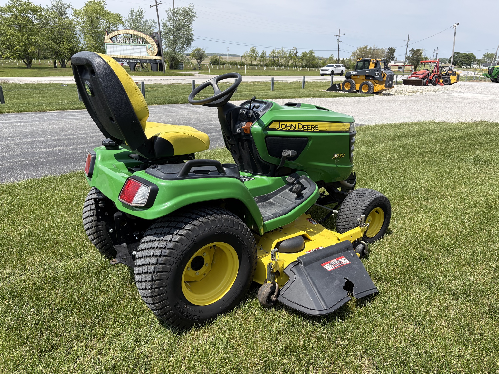 2014 John Deere X730 Image 6