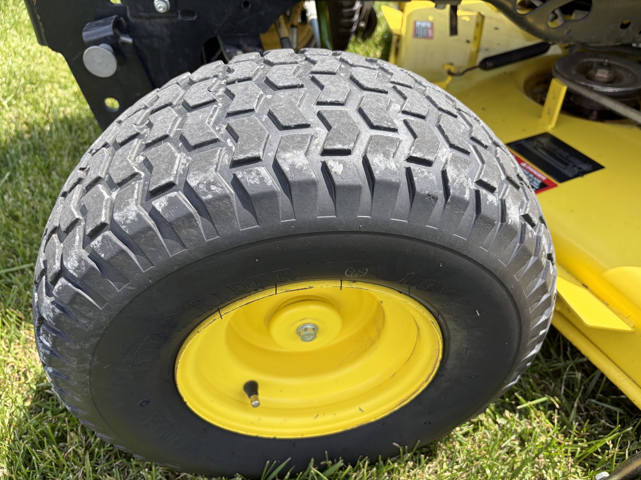 2014 John Deere X730 Image 12