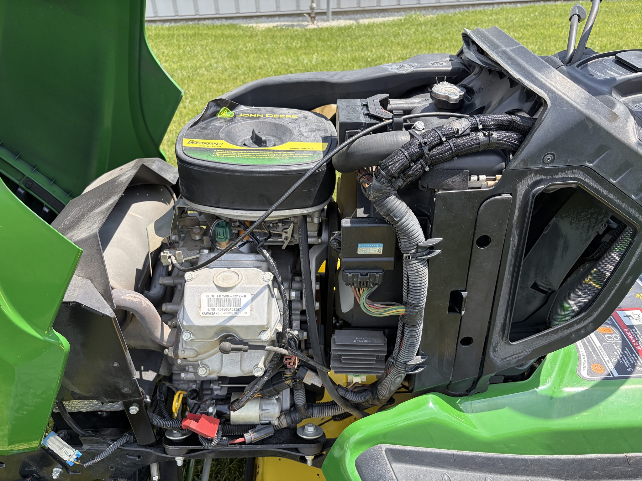 2014 John Deere X730 Image 10