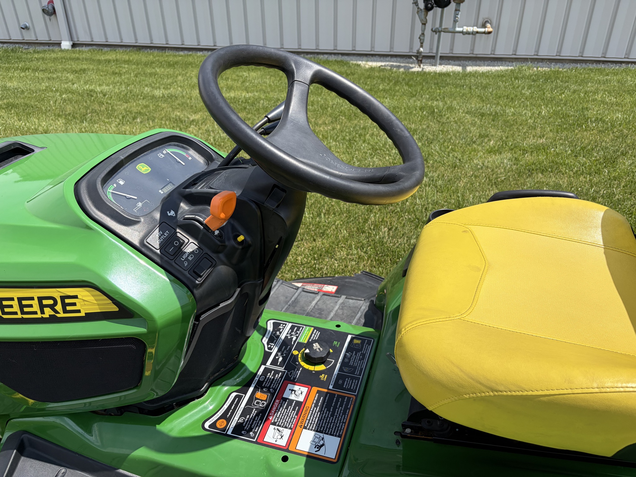 2014 John Deere X730 Image 11