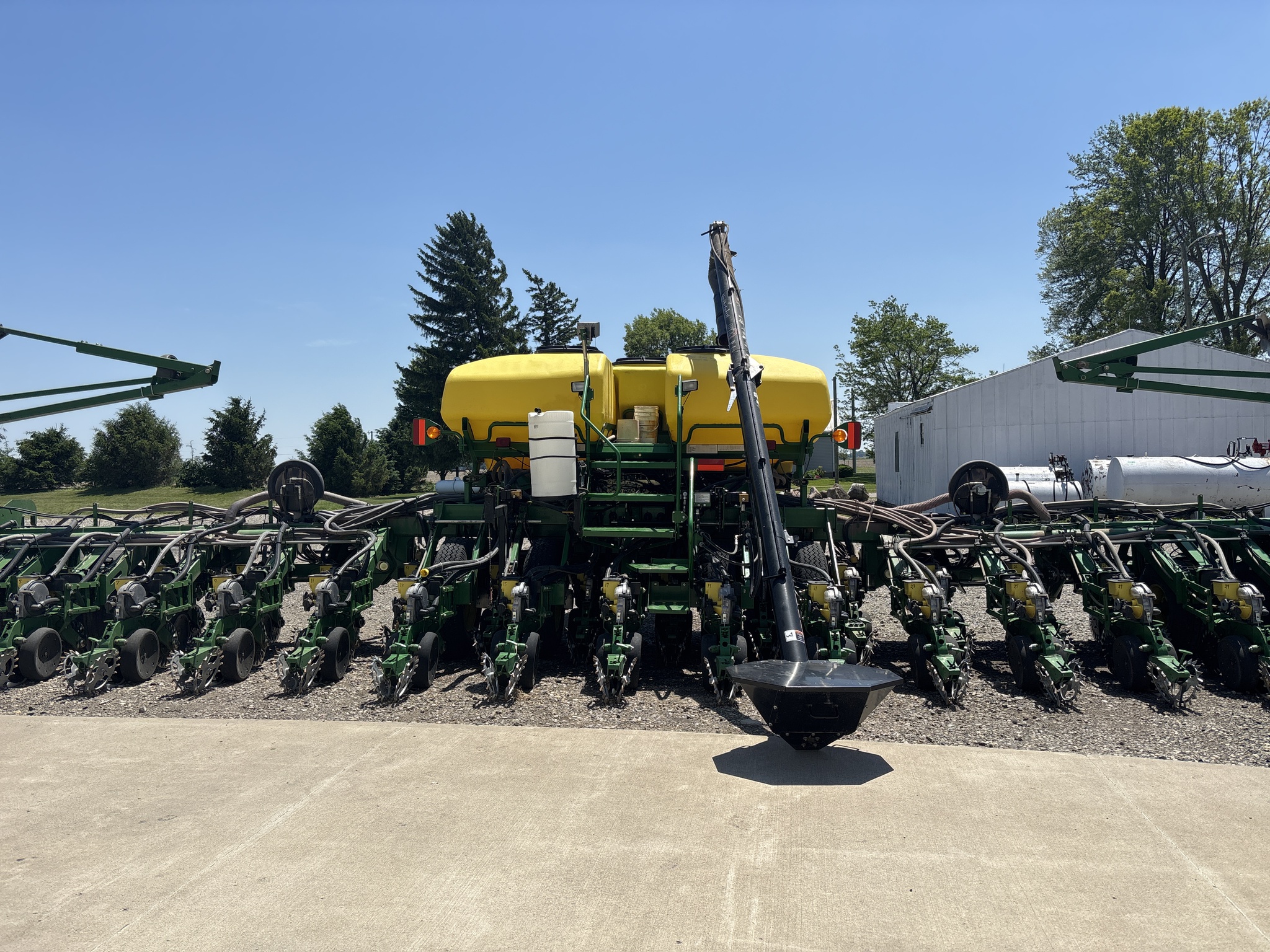 Used 2010 John Deere 1790 Planters: Drawn at Koenig Equipment in Urbana, OH - PhotoXL5