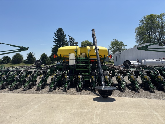 Used 2010 John Deere 1790 Planters: Drawn at Koenig Equipment in Urbana, OH - Photo5