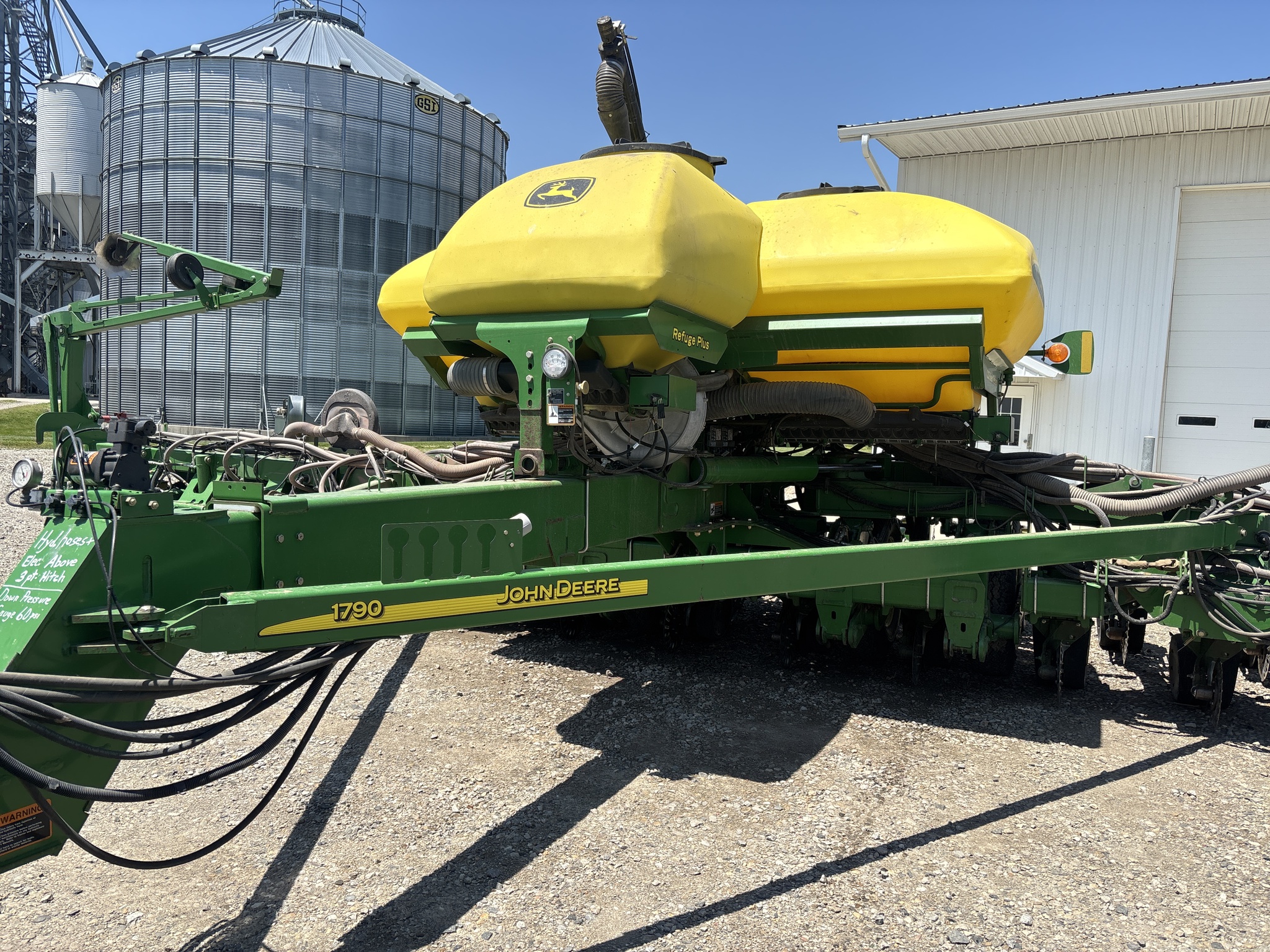 Used 2010 John Deere 1790 Planters: Drawn at Koenig Equipment in Urbana, OH - PhotoXL4