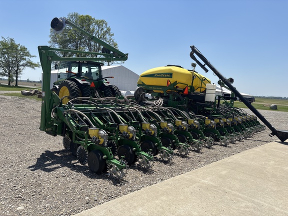 Used 2010 John Deere 1790 Planters: Drawn at Koenig Equipment in Urbana, OH - Photo0