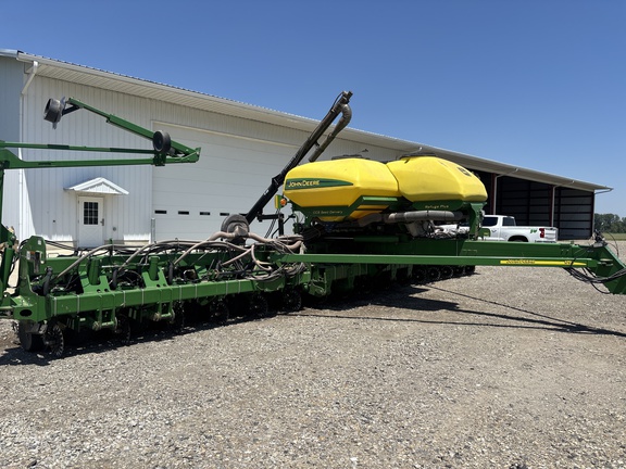 Used 2010 John Deere 1790 Planters: Drawn at Koenig Equipment in Urbana, OH - Photo2