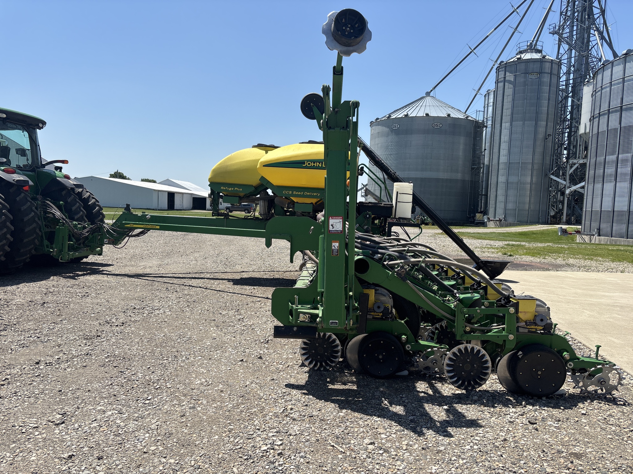 Used 2010 John Deere 1790 Planters: Drawn at Koenig Equipment in Urbana, OH - PhotoXL7