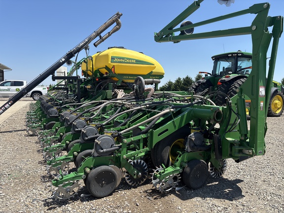Used 2010 John Deere 1790 Planters: Drawn at Koenig Equipment in Urbana, OH - Photo1