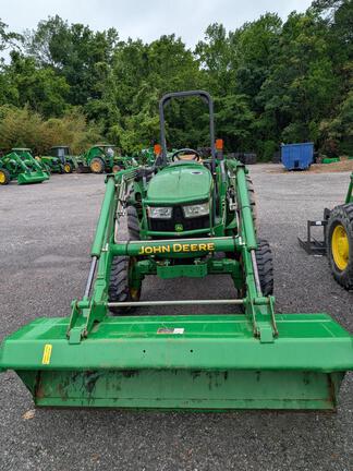 2015 John Deere 4052M