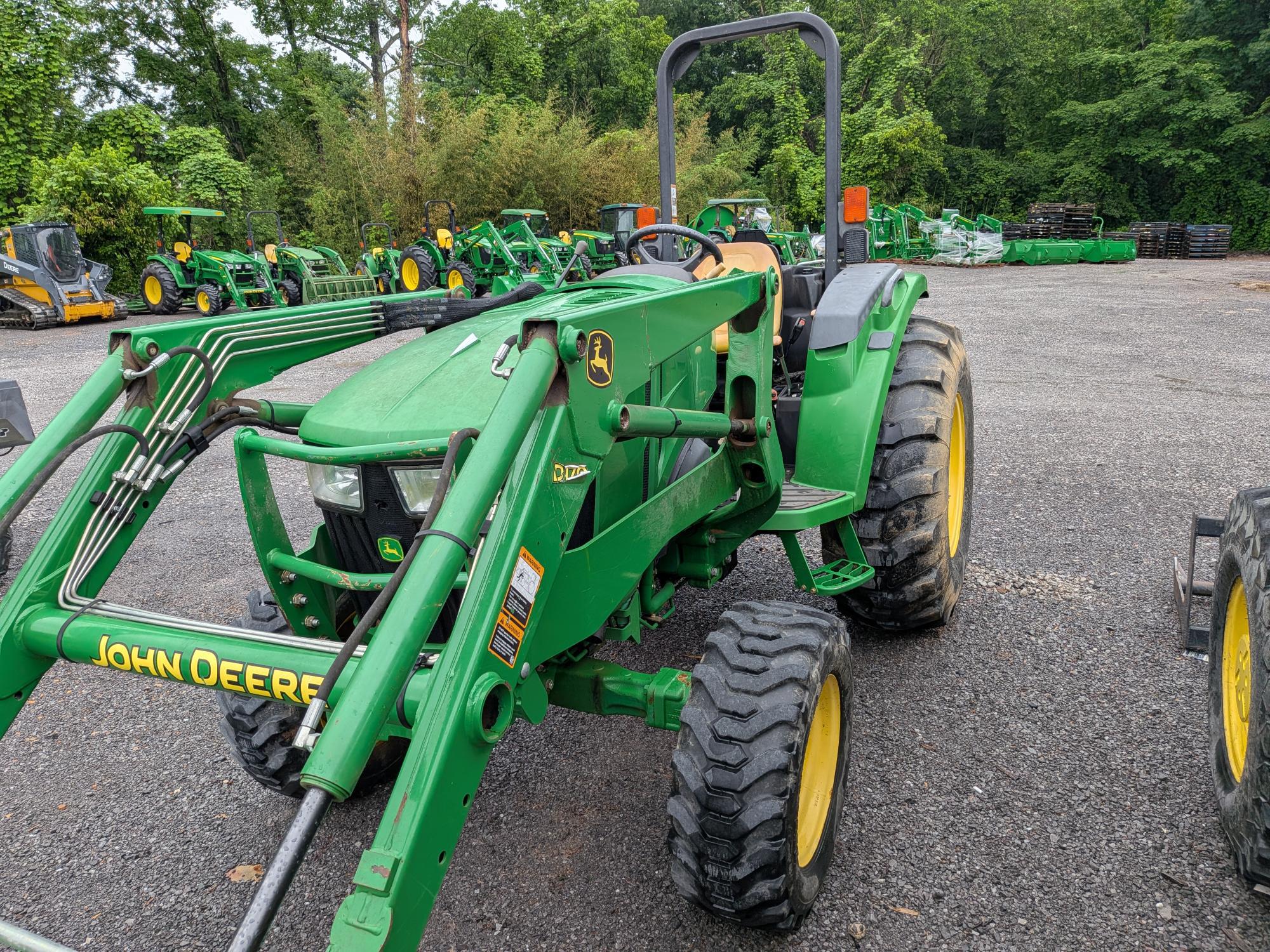 2015 John Deere 4052M