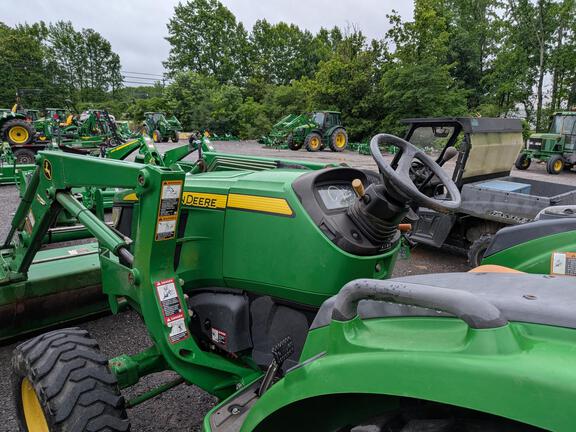 2015 John Deere 4052M