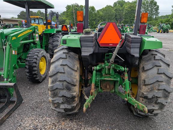 2015 John Deere 4052M