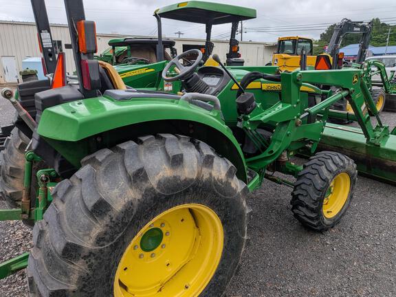2015 John Deere 4052M