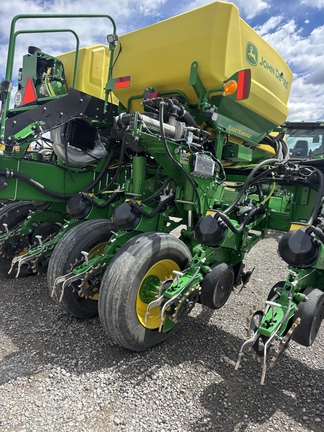 Used 2023 John Deere 1775NT Planters: Drawn at Koenig Equipment in Anna, OH - Photo4